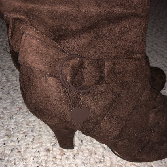 Shrek Brown suede mid shin boots - Picture 6 of 6